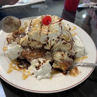 a plate of ice cream sundaes