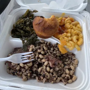 3 veggie plate. Collards, bep, and Mac.