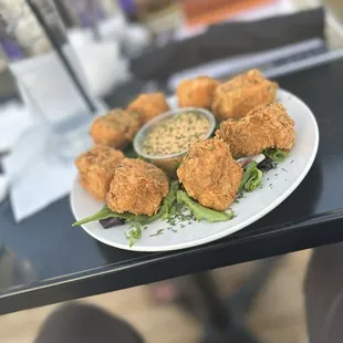 Whewwwwww now this is a gem the fried salmon bites are to die for thank me later