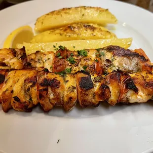 Grilled salmon skewers special with lemon potato's