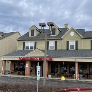 the outside of a restaurant