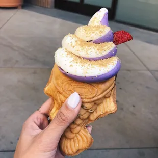 food, dessert, cupcakes