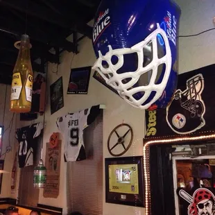 What's the deal great sports bar good pizza great service lots of menu choices they been here about 10 years