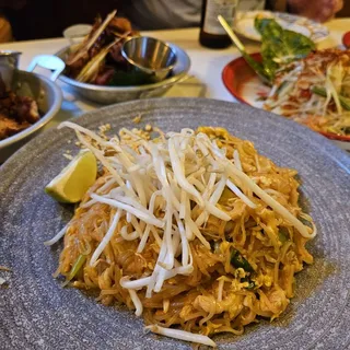 L1 Pad Thai Chicken