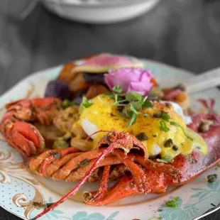 Lobster Benedict | @whaevaeats