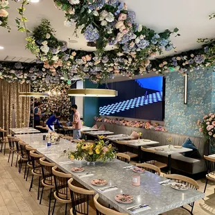 Inside - Gorgeous setup!