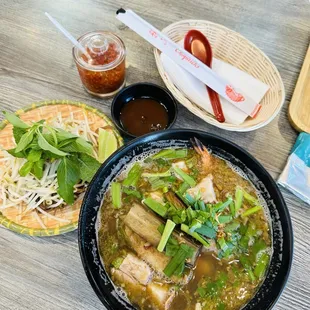 Bún mắm (mình không ăn cá và rau đắng nên không gọi)