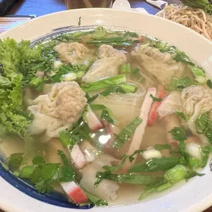 Wonton pho