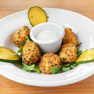 Crispy Halloumi Cheese

With lemon garlic aioli, housemade pickle, arugula