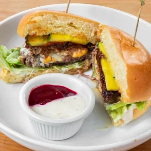 The Bluey Burger

Dressed with iceberg lettuce, onion jam, homemade pickle, garlic aioli confit, stuffed with bleu cheese blend