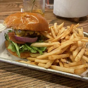 Cheeseburger with fries