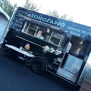 a black food truck