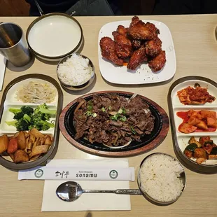 chicken wings and fried chicken, bbq chicken, fried chicken wings, chicken, bbq wings, chicken wings, fried chicken, poultry, food