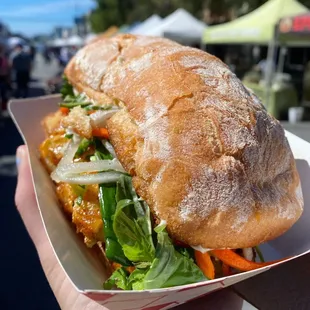 Chicken leg "banh mi"