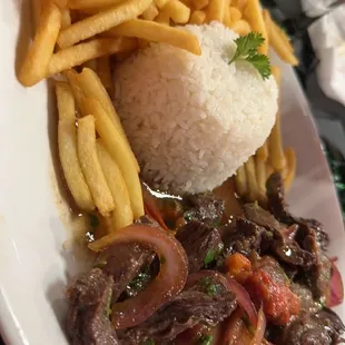 LOMO SALTADO DE CARNE