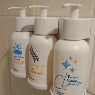 Complimentary shampoo, conditioner and shower gel