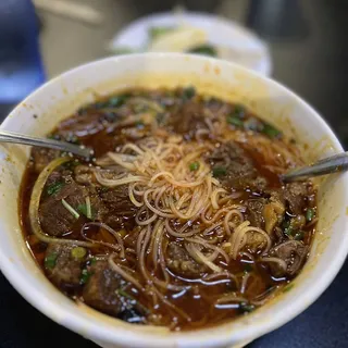 P11 Spicy Beef with Lemongrass Pho