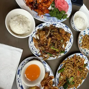 General Tso&apos;s Chicken, Mongolian Combination, Crab Rangoon, and Lo Mein (V.)