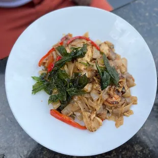 CHICKEN &amp; SHRIMP DRUNKEN NOODLES / PAD KEE MAO