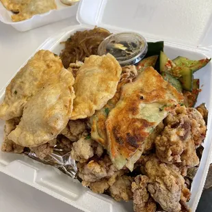 food, chicken wings and fried chicken