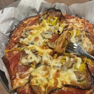Deluxe 10" pizza with eggplant, mushrooms, pepperoni and banana peppers