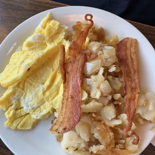 Eggs, bacon, potato's.
