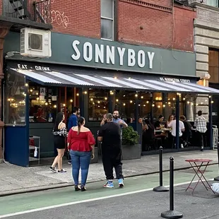 Outdoor restaurant
