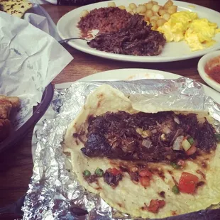 Barbacoa a la mexicana taco and Barbacoa plate