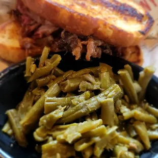 Pulled pork sandwich