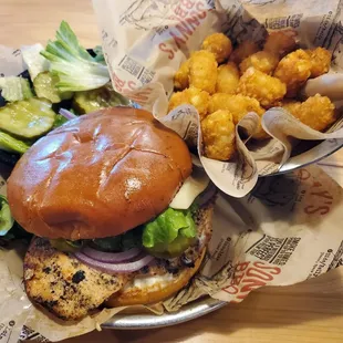 Behold this beautiful chicken sammich!