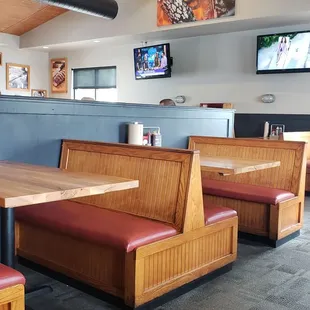 Lot&apos;s of booths and T.Vs