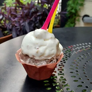 2 scoops. Coconut, cookies and cream.