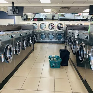 Their front loading washers are all so sleek and modem ;) !