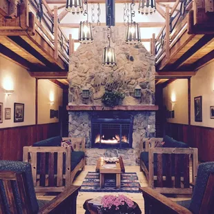 They have wine and cheese here starting at 5pm on Fri and Sat - great vibes in a wonderful setting