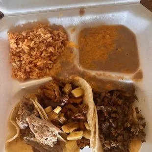 Tacos: carne asada, carnitas, al pastor
