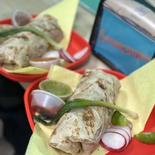 Asada e pollo burritos