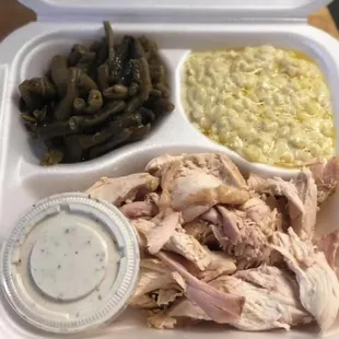 Pulled chicken with white sauce