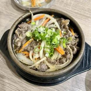 Ttukbaegi (Clay Pot) Bulgogi.
