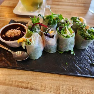 Fresh Roll with Chicken and Shrimp - Lots of lettuce.