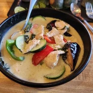Green Curry w/ Chicken.  Large flavorful veggies.