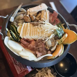 02. Base, seafood and beef, veggies, mushrooms
