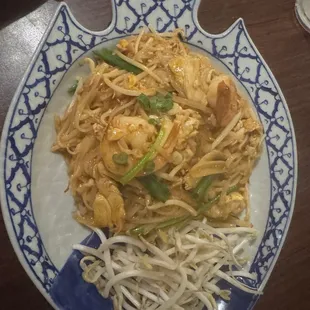 Shrimp and chicken pad Thai