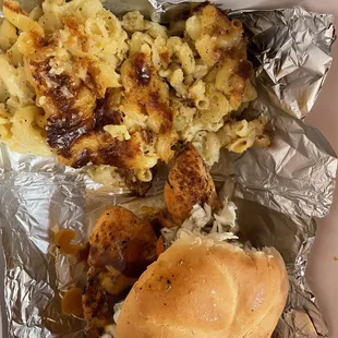 Smokey Chicken Coup Sandwich with Mac n Cheese