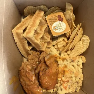 Mac cracking bowl or 3 piece chicken platter