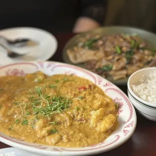 Koong Karee and Pad Si-iw