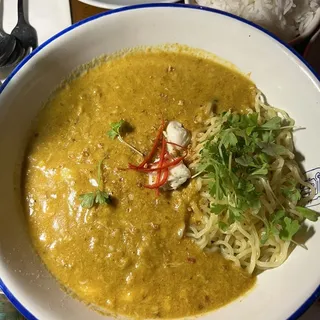 Karee Pu Noodles