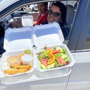 Having lunch in the car at the Sopaipilla Factory