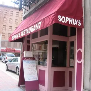 the outside of the restaurant