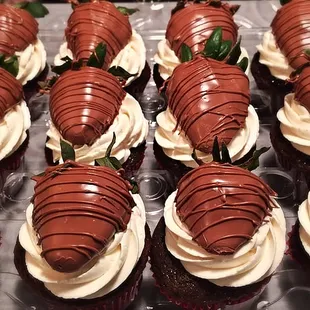 "Room for Two" Chocolate Covered Strawberry Cupcakes
