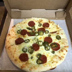 White pizza with pepperoni &amp; jalapeño